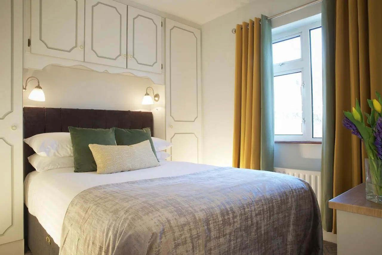 Westport Heights Hotel Guest house